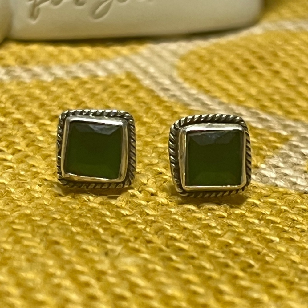 Elegant Silver and Green Agate Square Stud Earrings